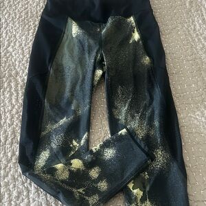 Sweaty Betty Black Leggings with Gold Splatter Design- zip picket- worn once